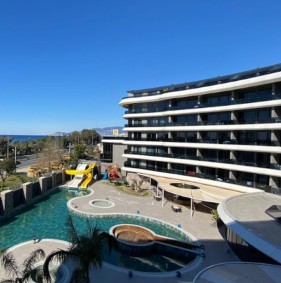 Apartment in a premium class residential complex 100 meters from the sea in the Kargicak area (010500)