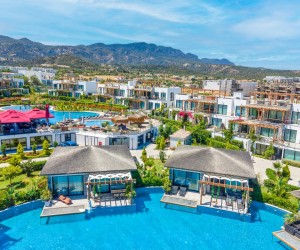Complex of unique villas and luxury apartments in the east of Kyrenia in Esentepe (007194)