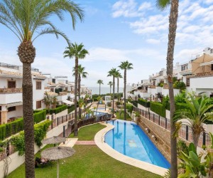 Bright 2 bedroom apartment in La Mata (137237)