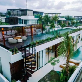 Одноэтажный комплекс вилл с видом на джунгли и рисовые поля в Убуде (010492)