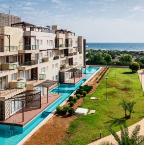 Variety of apartments in a residential complex on the coast of the southern side of the Karpas Peninsula, in the tourist area of Bafra (002198)