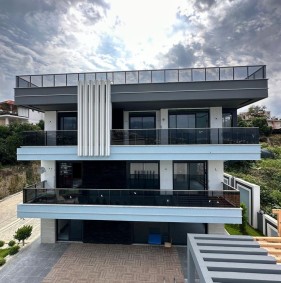 Просторная вилла с 6 спальнями в регионе Каргыджак (00878)