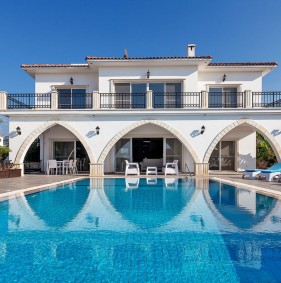 Вілли в комплексі на березі Середземного моря, в самому серці Есентепе (011498)