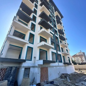 Современная квартира в жилом комплексе в Газипаше (33700)