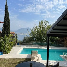 Затишна квартира з басейном та виходом у сад у центральному районі Аланії (36700)