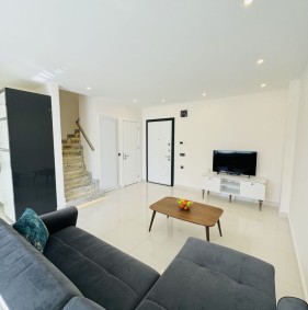 Простора квартира всього за 300 метрів від моря та піщаного пляжу в районі Махмутлар (0420001)