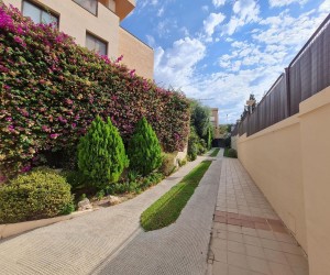 Spacious townhouse in a quiet area of ​​Alicante (086237)