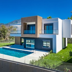 Шикарная вилла с видом на горы и море на продажу в районе Каргыджак (004422)