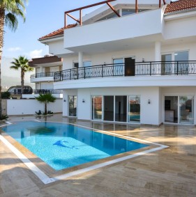 Роскошная вилла с великолепным видом в районе Каргыджак (005422)