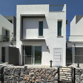 Spacious townhouse with terrace and swimming pool in picturesque Lapta (41600)