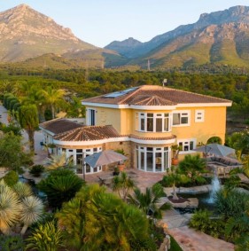 Luxury Villa with Stunning Mountain Views in La Nucia (247237)
