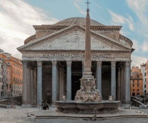 Part of a building to be renovated in the historic center of Rome, near the Pantheon (04671)