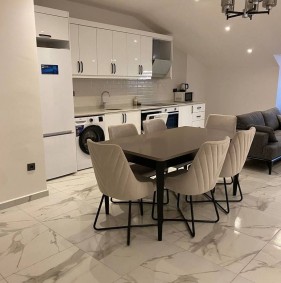 Простора квартира 2+1 біля моря для оренди в центрі Аланії (0500001)